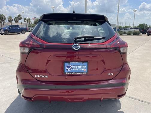 2021 Nissan Kicks SR