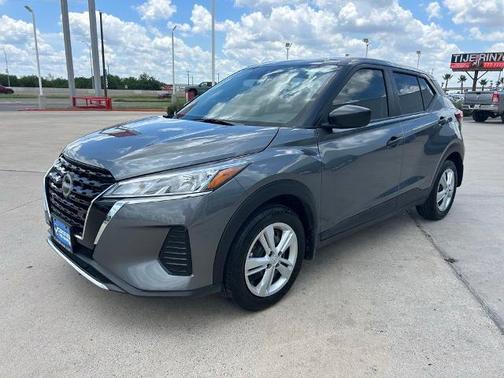 Gun Metallic 2025 Nissan Kicks Play S