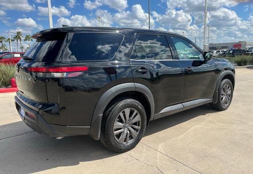 2023 Nissan Pathfinder S