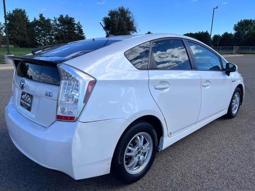 Photo 5 of 20 of 2011 Toyota Prius II