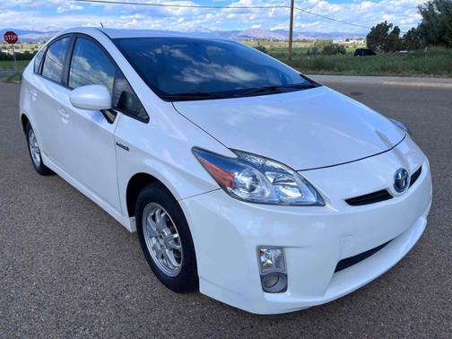 Photo 3 of 20 of 2011 Toyota Prius II