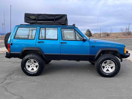 Photo 4 of 21 of 1993 Jeep Cherokee Country