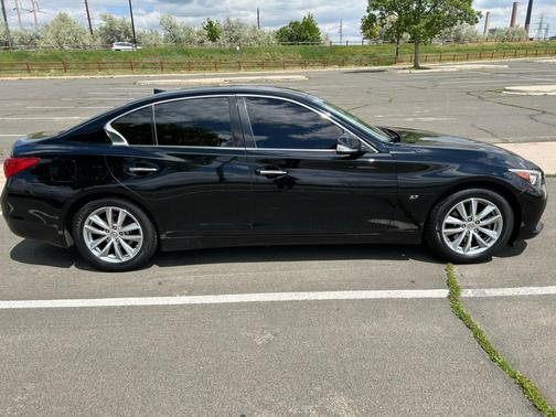 2015 INFINITI Q50 Premium