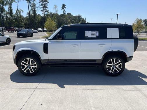 Fuji White 2026 Land Rover Defender P400 X-Dynamic SE