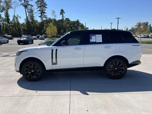 Fuji White 2025 Land Rover Range Rover P550e SE