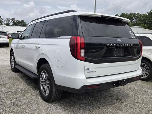 Oxford White 2026 Ford Expedition Active