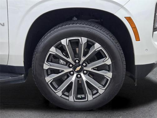Iridescent Pearl Tricoat 2025 Chevrolet Suburban 2WD High Country
