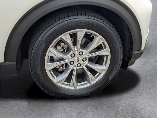 Star White Metallic Tri-Coat 2022 Ford Explorer XLT