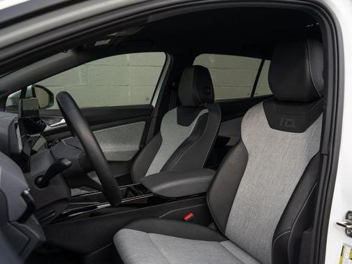 Pure White 2023 Volkswagen ID.4 Pro