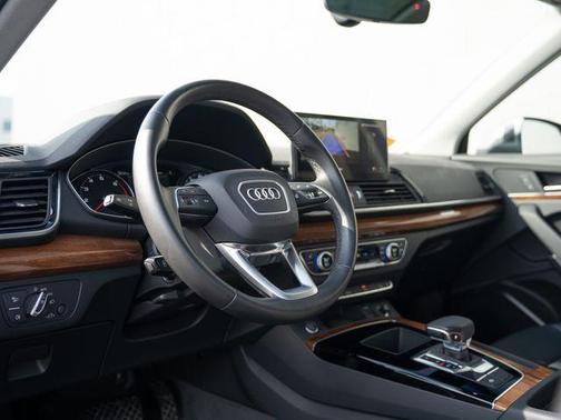 Daytona Gray Pearl Effect 2023 Audi Q5 45 S line quattro Premium