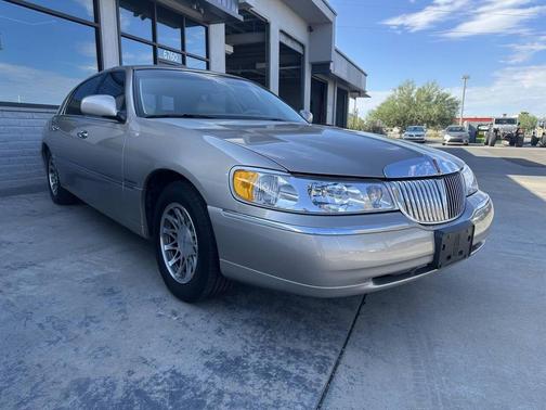2000 Lincoln Town Car Signature