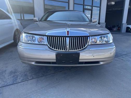 2000 Lincoln Town Car Signature