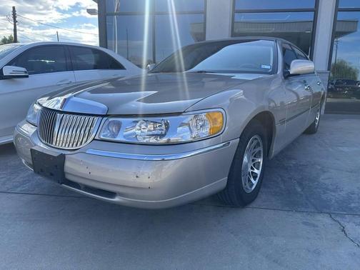 2000 Lincoln Town Car Signature