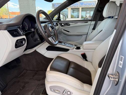 Rhodium Silver Metallic 2018 Porsche Macan Macan Turbo