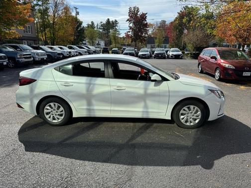2020 Hyundai ELANTRA SE