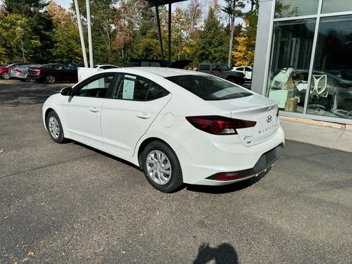 2020 Hyundai ELANTRA SE