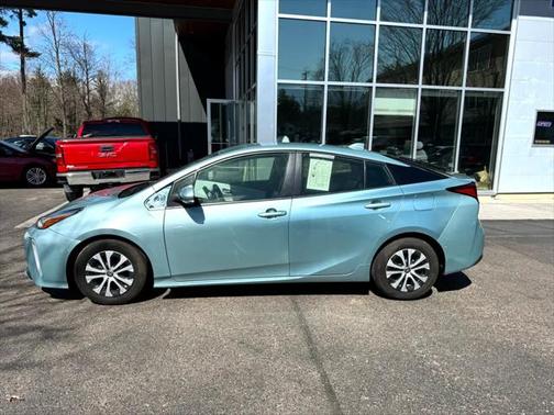 2022 Toyota Prius LE