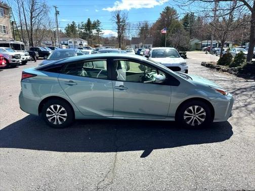 2022 Toyota Prius LE