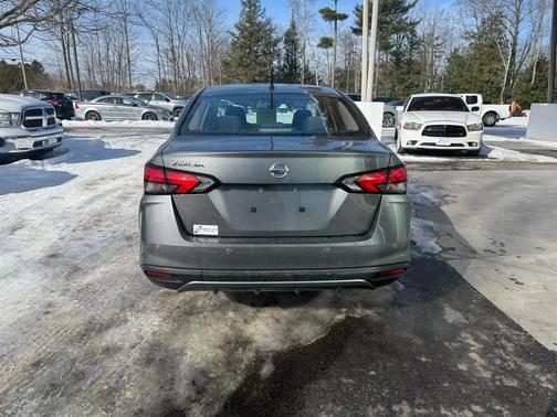 2022 Nissan Versa 1.6 S