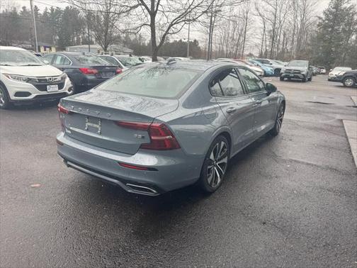 2022 Volvo S60 T5