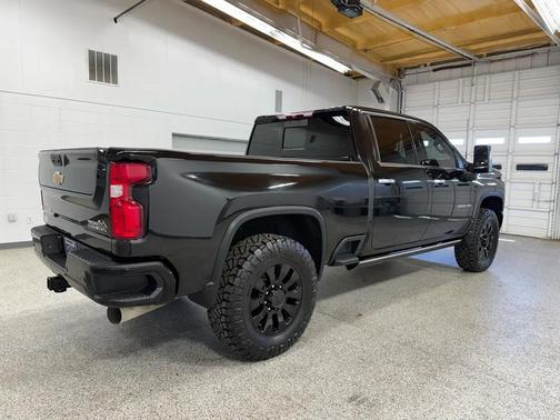 Black 2022 Chevrolet Silverado 2500 High Country