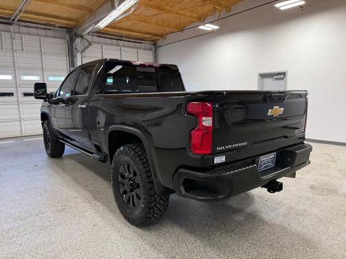 Black 2022 Chevrolet Silverado 2500 High Country
