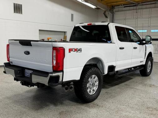Oxford White 2024 Ford F-250 XLT