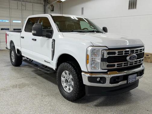 Oxford White 2024 Ford F-250 XLT