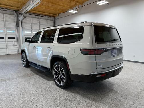 2022 Jeep Wagoneer Series II 4x2