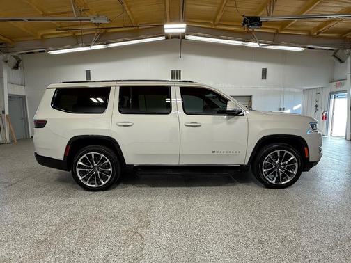 2022 Jeep Wagoneer Series II 4x2