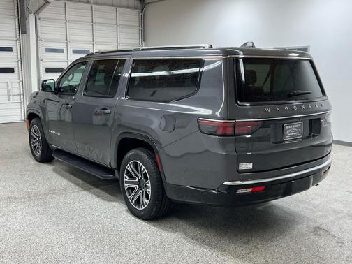 2023 Jeep Wagoneer L Series II 4x2