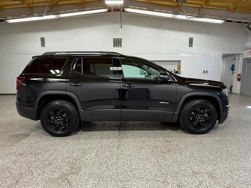 2023 GMC Acadia AWD AT4