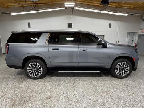 Satin Steel Metallic 2022 Chevrolet Suburban LT