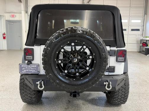 Bright White Clearcoat 2017 Jeep Wrangler Sport