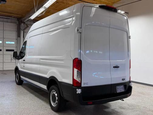 Oxford White 2023 Ford Transit-250 Base
