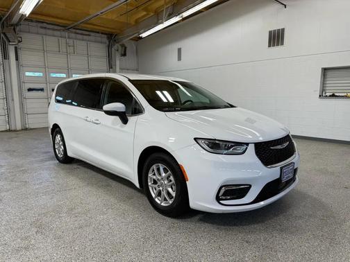 Bright White Clearcoat 2023 Chrysler Pacifica Touring L