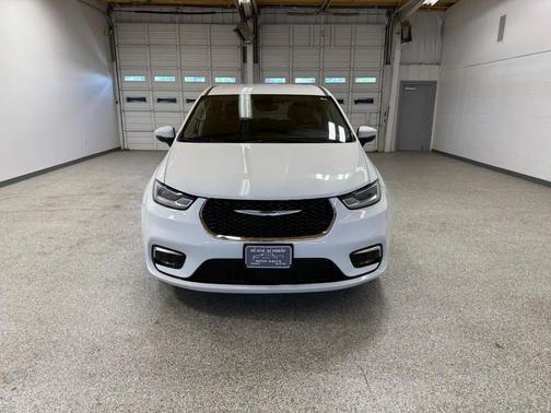 Bright White Clearcoat 2023 Chrysler Pacifica Touring L