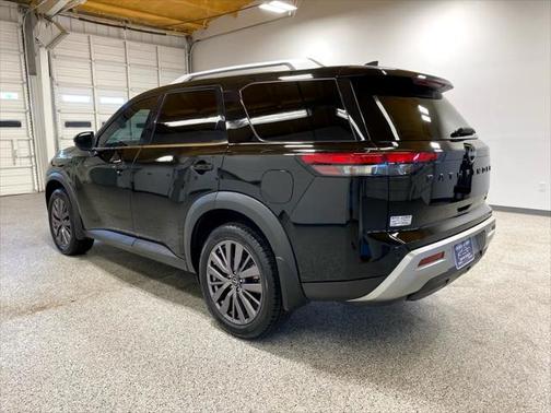 2022 Nissan Pathfinder SL 2WD
