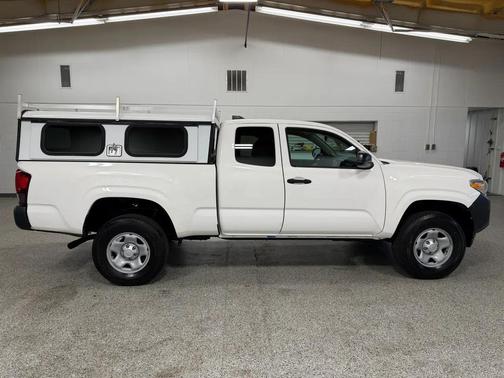 White 2022 Toyota Tacoma SR
