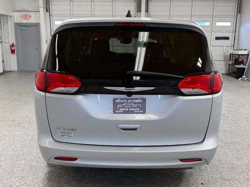 Silver Mist 2023 Chrysler Voyager LX