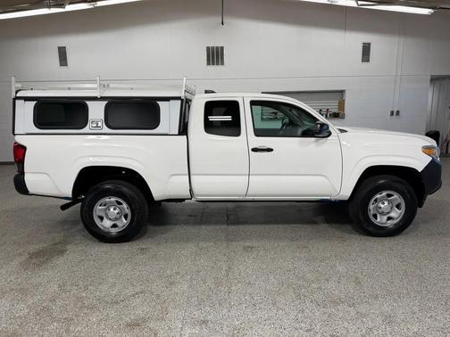 White 2022 Toyota Tacoma SR