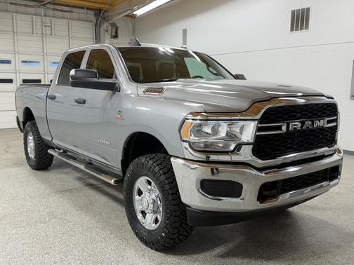 2021 RAM 2500 Tradesman Crew Cab 4x4 6'4' Box