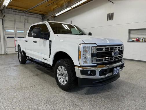 Oxford White 2024 Ford F-250 XLT