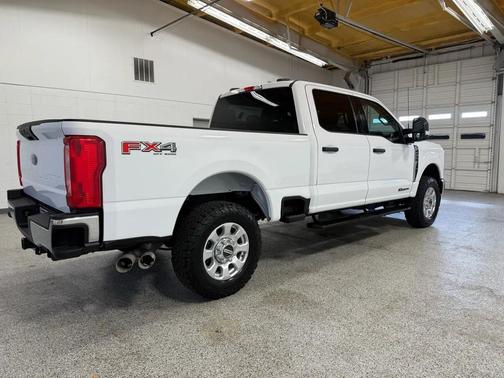 Oxford White 2024 Ford F-250 XLT