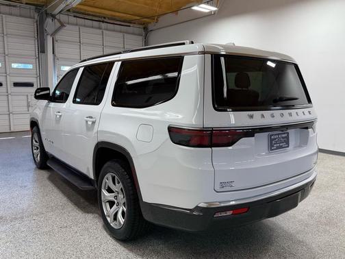2022 Jeep Wagoneer Series II 4x2