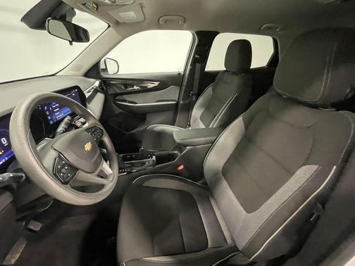 Summit White 2025 Chevrolet Trailblazer LT