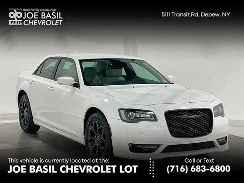 2023 Chrysler 300 Touring L