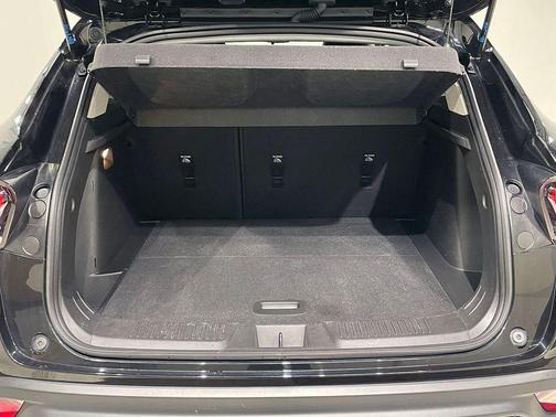 Mosaic Black Metallic 2025 Chevrolet Trax LT