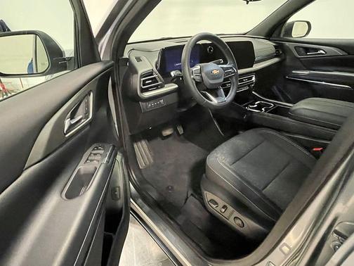 Sterling Gray Metallic 2025 Chevrolet Traverse LT