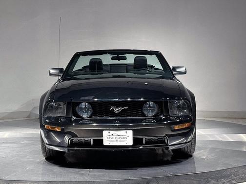 Black 2005 Ford Mustang